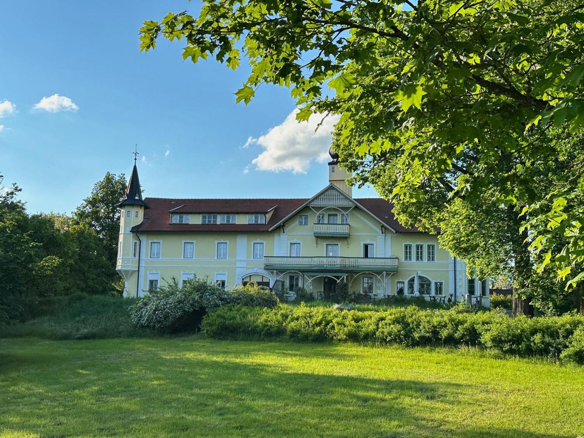 Gaestehaus Gut Frauendorf Windorf  Exterior foto